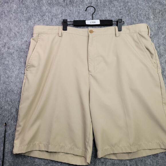 Izod Golf Shorts Men Size 44 Checkered Tan 10" Inseam Pockets Athletic - Picture 1 of 10
